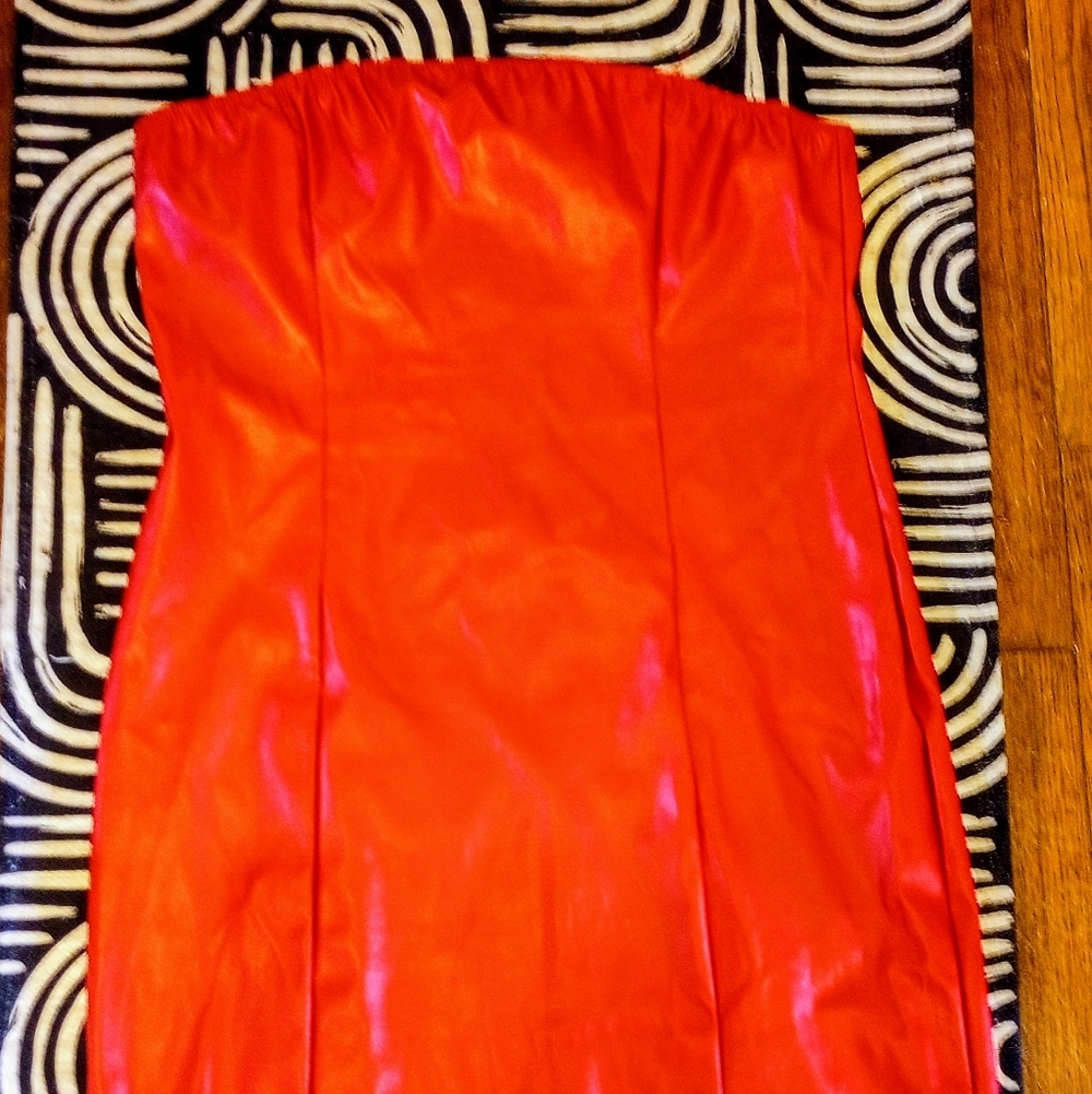 Chic Strapless Red Dress